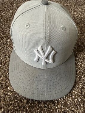 New York Yankees Grey Fitted Hat